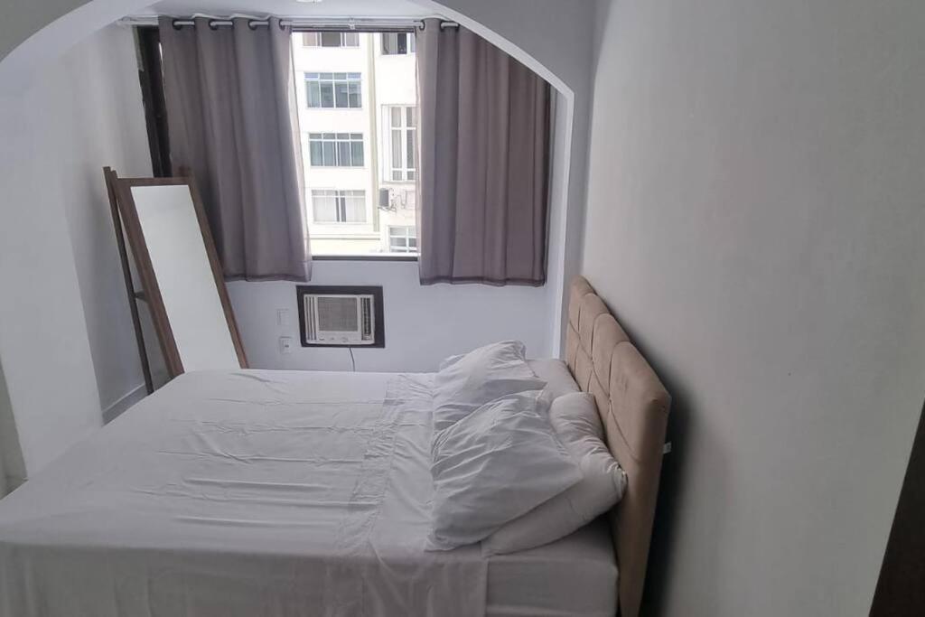 Quarto E Sala A Uma Quadra Da Praia Copacabana Posto 02 Rio de Janeiro Ngoại thất bức ảnh